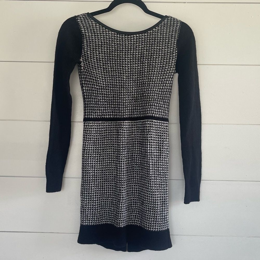 Club Monaco Women’s XS Black White Lambs Wool Angora Rabbit Hair Blend Dress